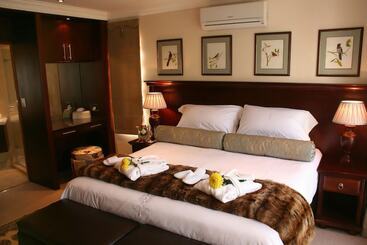 פנסיון Blaauwheim Guest House