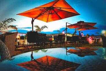 Hotell The Royal Lush