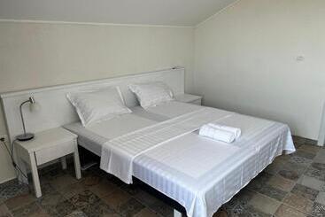 Pensiunea Casa Albă