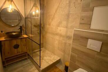 تختخواب و صبحانه Cote Spa Suite Nord