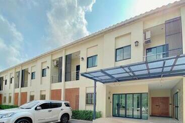 בית מלון כפרי Calamint Residence