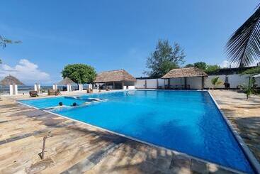 호텔 Kwa Mama Village Beach Resort