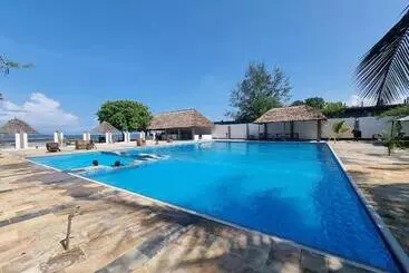 هتل Kwa Mama Village Beach Resort