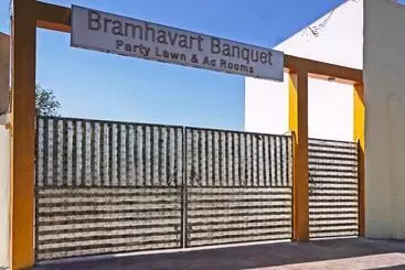 ホテル Oyo Flagship Bramhavart Banquet And Restaurant