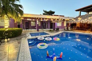 هتل Tropical Paradise