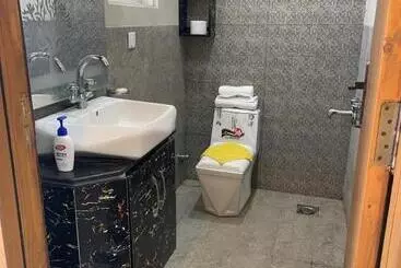 پانسیون Bahria Holliday Home 2