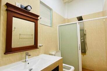 住宿加早餐  Tharumini Villa