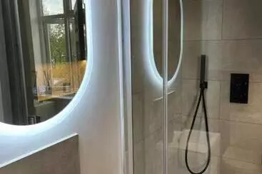 Majatalo Luxury Kingsize Room In London