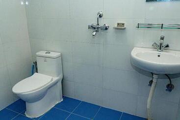 14 Miles Hotel And Restaurant