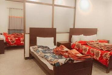 هتل The Lavish Inn