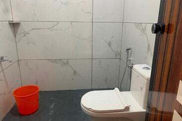 Hotel Oyo S N M Rooms