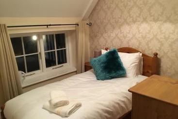 Bed & Breakfast The Black Pig Public House