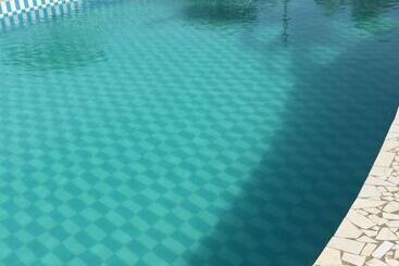 هتل Les Cristaux Roses