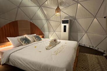 Отель Glamping @ Pebbles & Fins