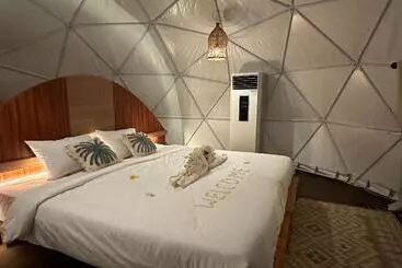 Hotel Glamping @ Pebbles & Fins
