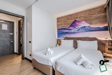 هتل Hotiday Chalet Sestriere Vialattea