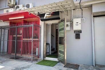 Hotel Fast Five At Gurney