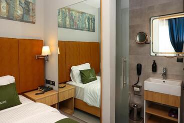 هتل Gardenmode Airport