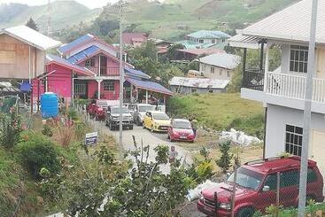 بنسيون Strawberry Rest House Mesilou Kundasang