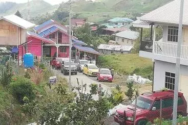 Pensjonat Strawberry Rest House Mesilou Kundasang