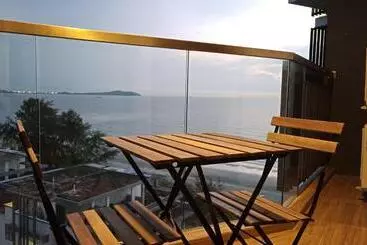 Huoneistohotelli Timur Bay Seafront Residence Kuantan