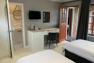 تختخواب و صبحانه Green Pastures Guesthouse