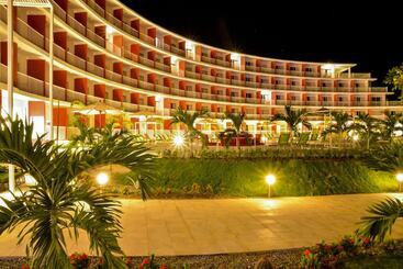 ホテル Grand Decameron Cornwall Beach, A Trademark All Inclusive Resort