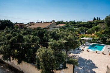 آپارتمان‌های توریست‌ها Koxyli Studios & Apartments