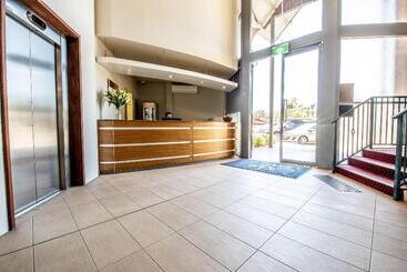 汽车旅馆 Warners At The Bay