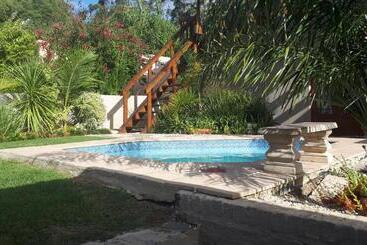 膳宿费 Flametree Guesthouse