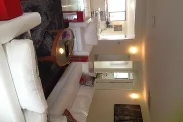 Mökkimajoitus Montville Suites