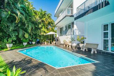 بنسيون Beside Still Waters Boutique