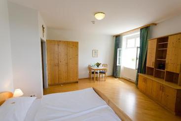 酒店 Schloss Gumpoldskirchen