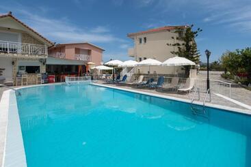 Tsolakis Studios & Apartments