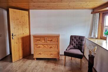 هتل Gasthaus Auwirt