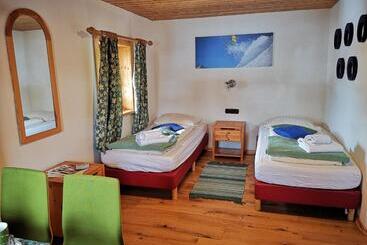 Otel Gasthaus Auwirt