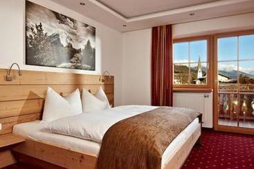 ホテル Naturresort Senningerhof