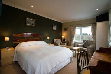 Sharamore House B&b