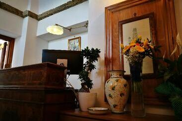 Hotelli Badia Santa Maria De Olearia