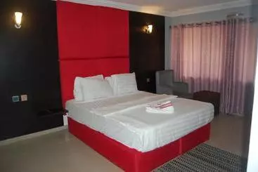 هتل Chapter 1 Luxury Suites