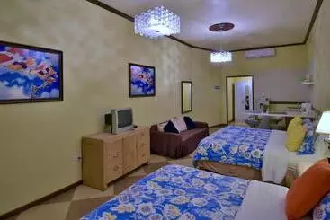 Pista Q Hostel And Apartments