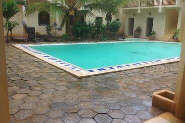 Bed and Breakfast Shella White House