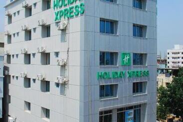 هتل Holiday Xpress