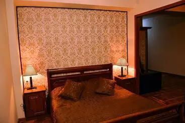 Hotel Sanahin Bridge