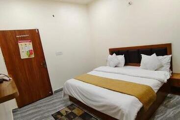 Hotel Maa Kaila Dham Near Prem Mandir Vrindavan