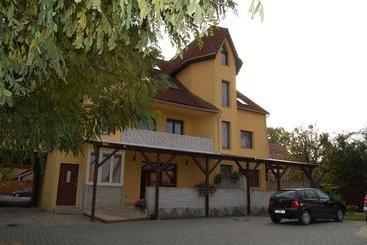 تختخواب و صبحانه Bocskai Panzió