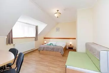 Bed and Breakfast Invest Vendégház