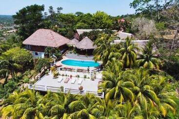 هتل Carlo S Swimming Pool