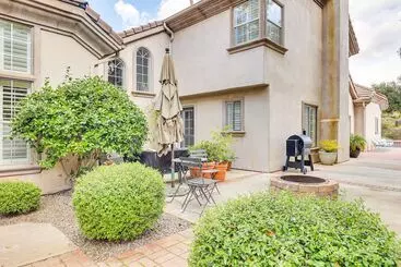 Mökkimajoitus Escondido Home: Private Pool, 2 Grills & Fire Pit!