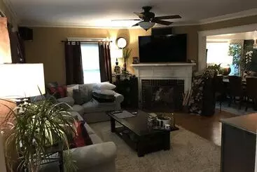 簡易ホテル Beautiful Luxury Suite A Shorewood Home